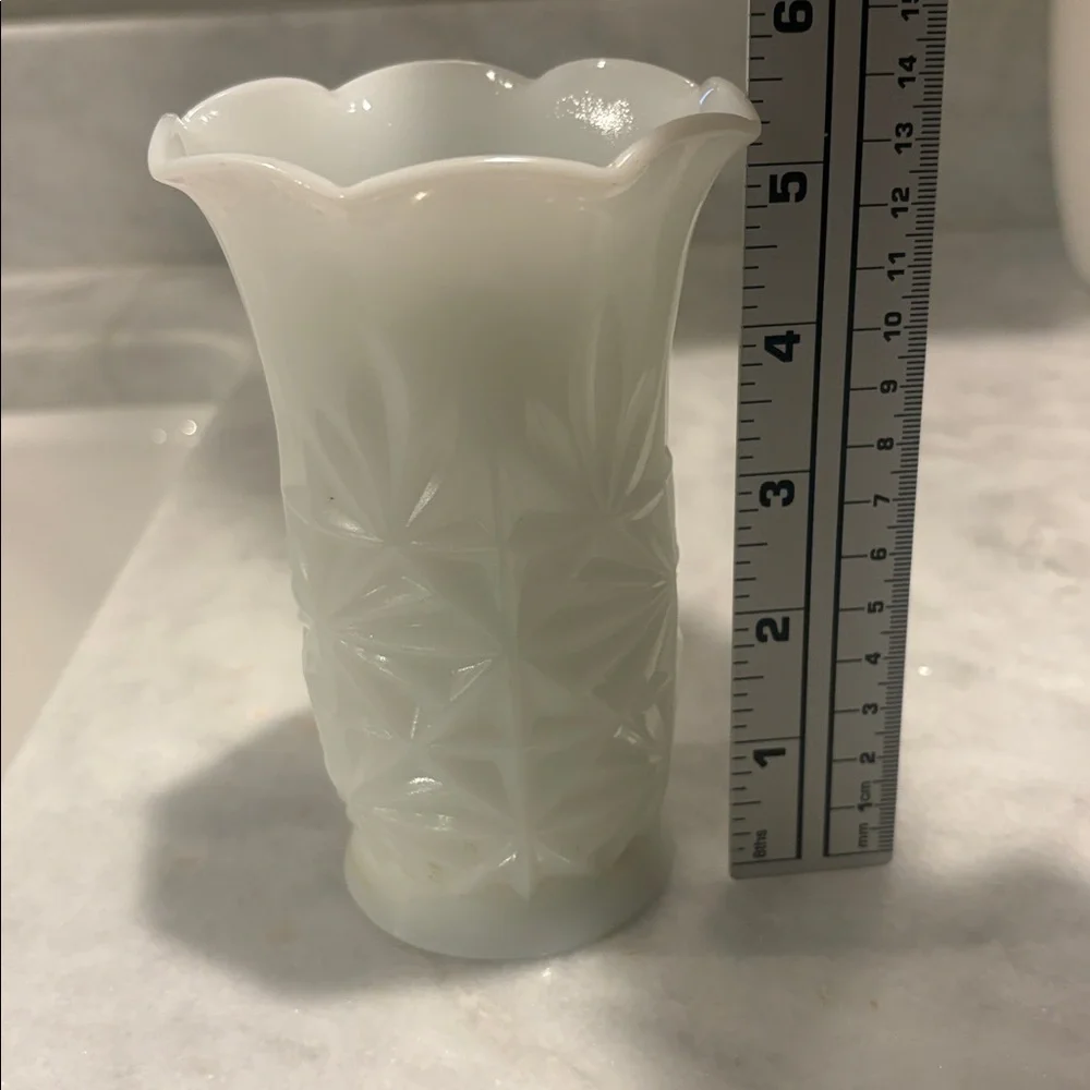 Elegant  Vase Vintage Hazel Atlas Milk Glass Starburst Pattern Ruffle Edge